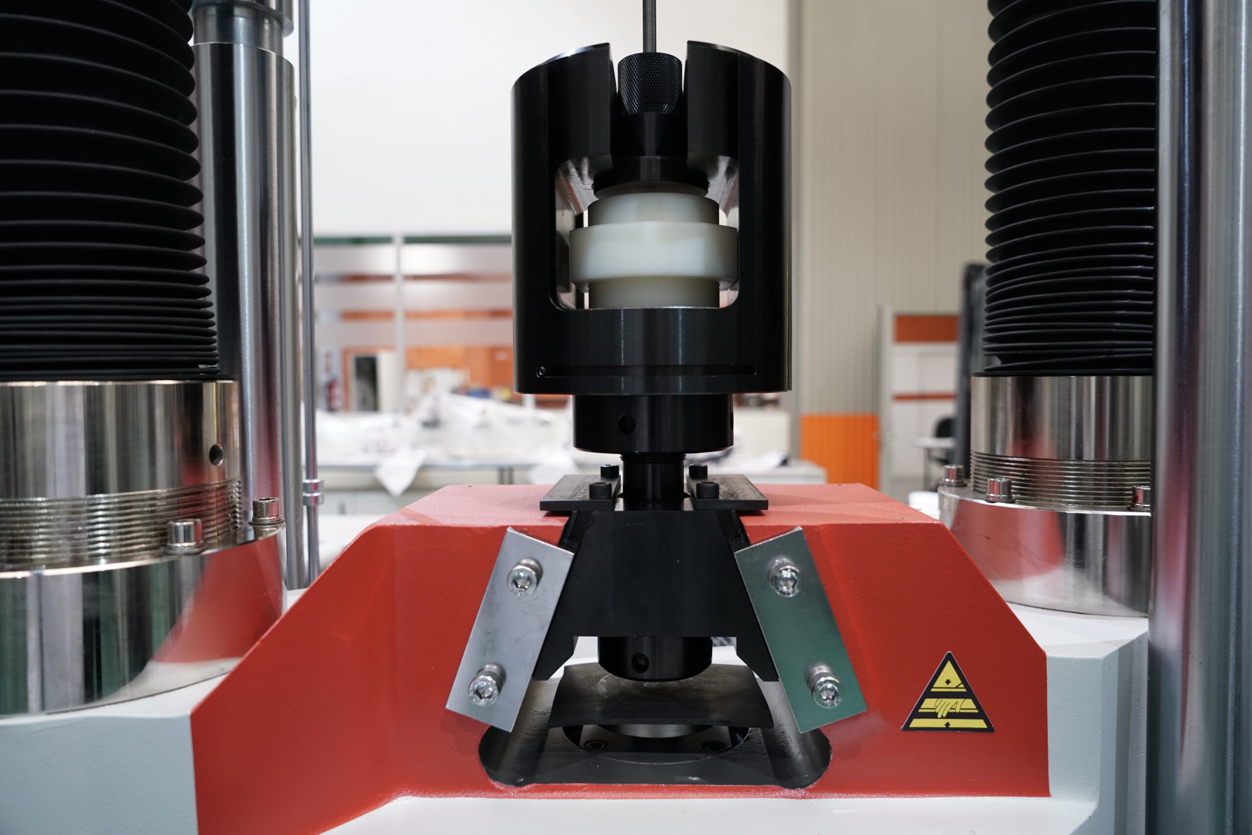 Máquinas de ensayo hidráulicas y electromecánicas a medida